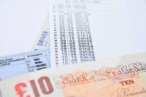 Pensionati esenti dal bollo auto nel 2026, rappresentazione delle tre categorie.