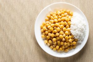 Ceci cotti in pentola, pronti per essere serviti, senza ammollo preliminare.