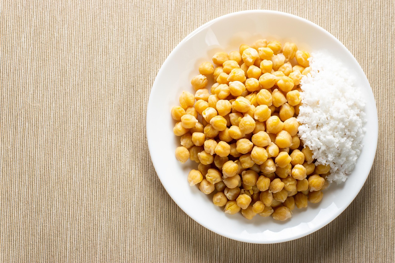 Ceci cotti in pentola, pronti per essere serviti, senza ammollo preliminare.