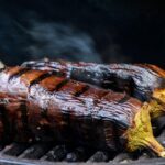 Melanzane grigliate pronte, colorate e senza sapore amaro, pronte per la degustazione.