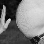 Immagine di intestino umano con evidenziato il gonfiore addominale e le possibili cause.